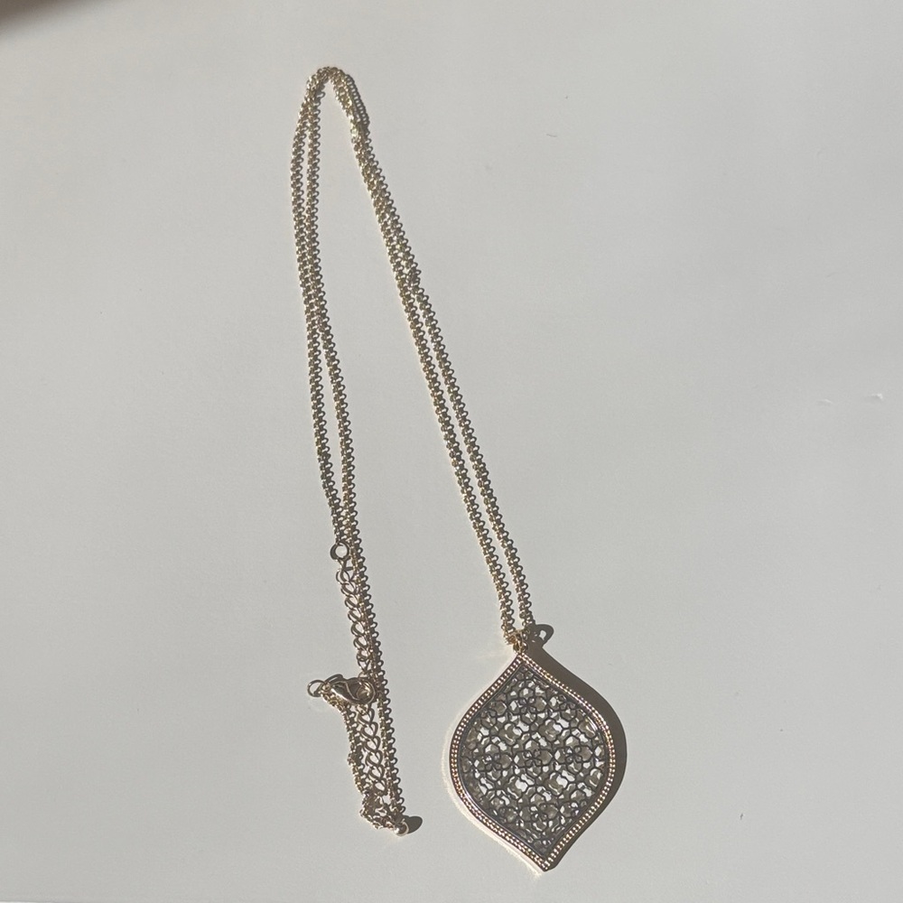 Women’s Elegant Silver and Gold Pendant Necklace Fashion Jewelry EUC